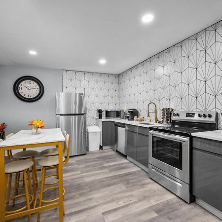 Modern 2Br City Center Getaway With Free Park 휴스턴 외부 사진