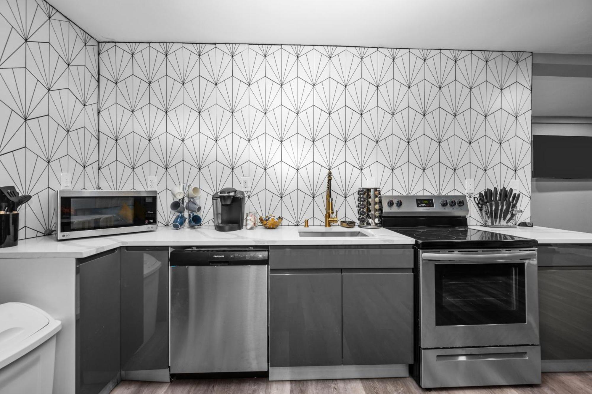 Modern 2Br City Center Getaway With Free Park 휴스턴 외부 사진