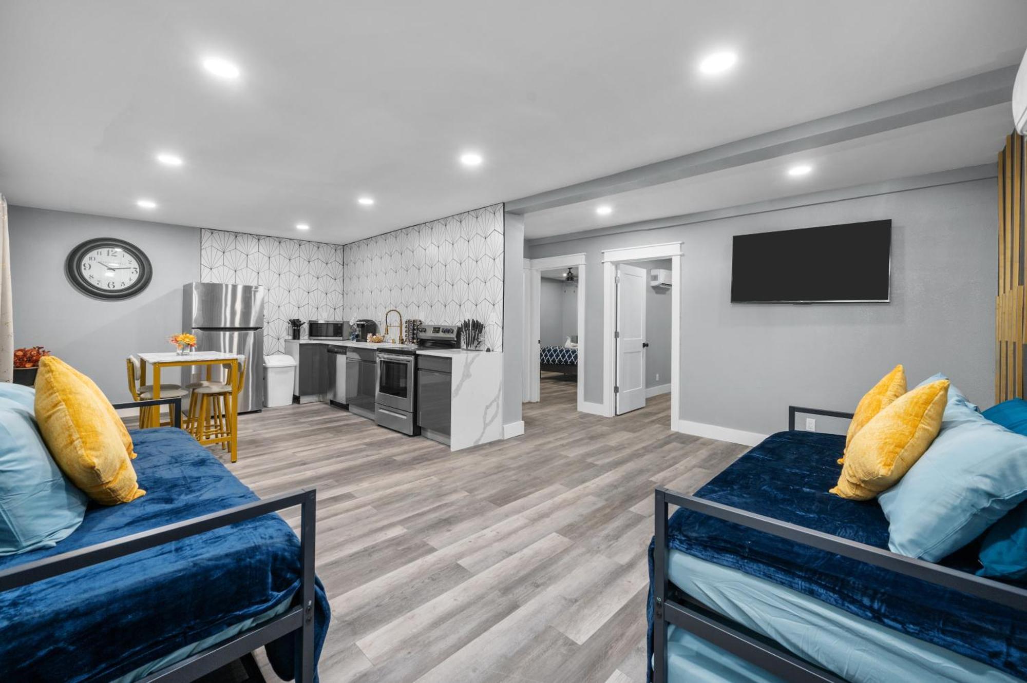 Modern 2Br City Center Getaway With Free Park 휴스턴 외부 사진
